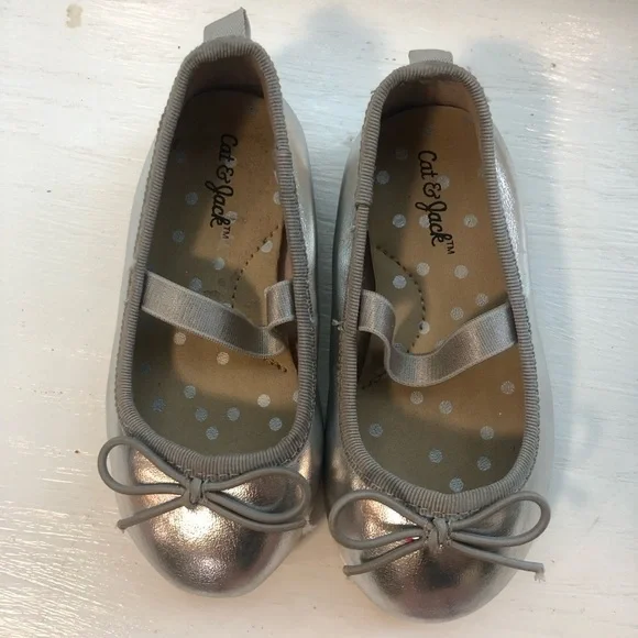 Cat and Jack silver slip on ballet flats size 5 toddler girl - Picture 4 of 5